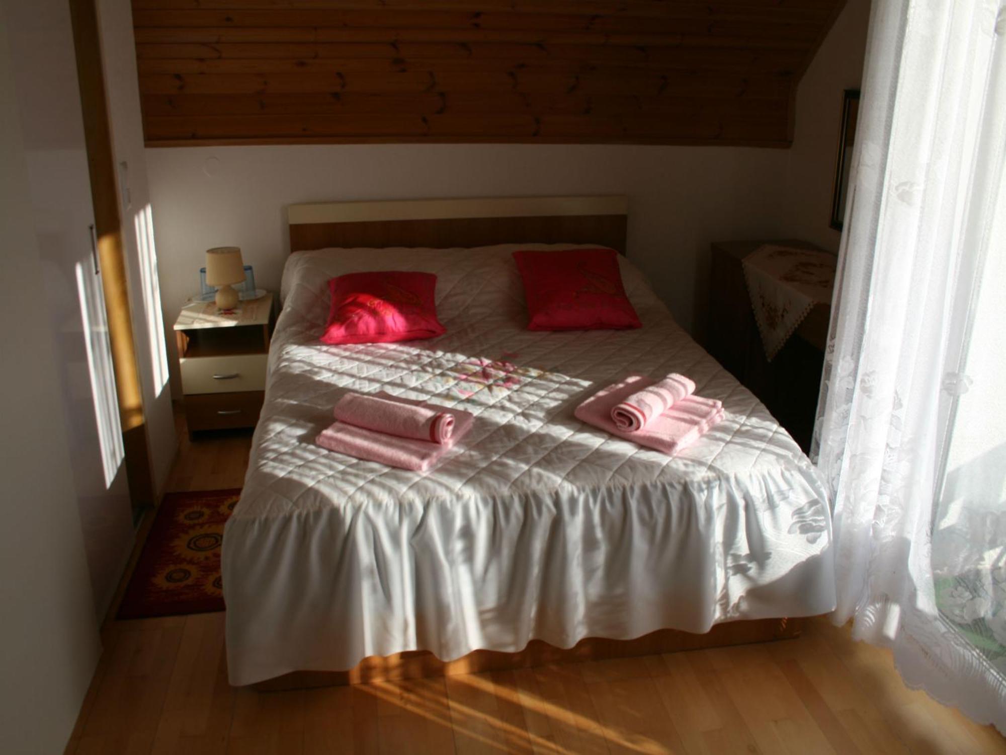 Adriana Guesthouse Jezerce Quarto foto