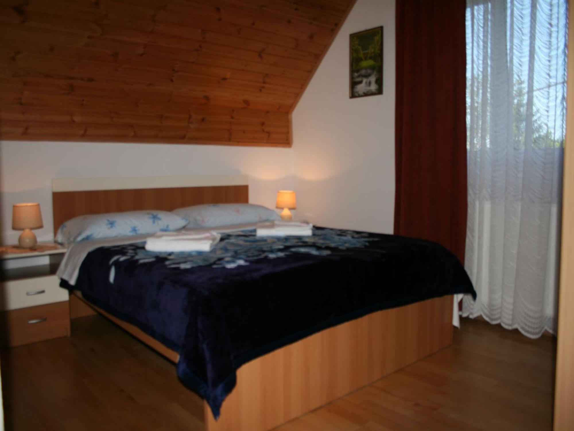 Adriana Guesthouse Jezerce Quarto foto